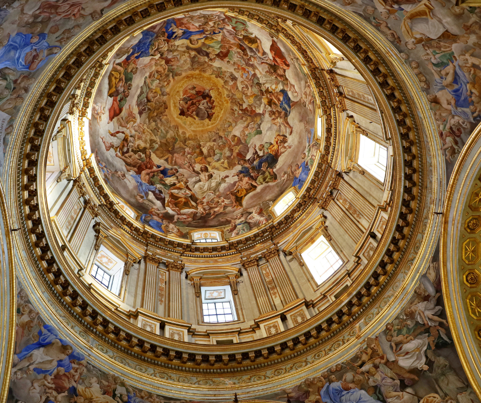 Cathédrale, huit fenêtres dans la coupole, symbole du 8